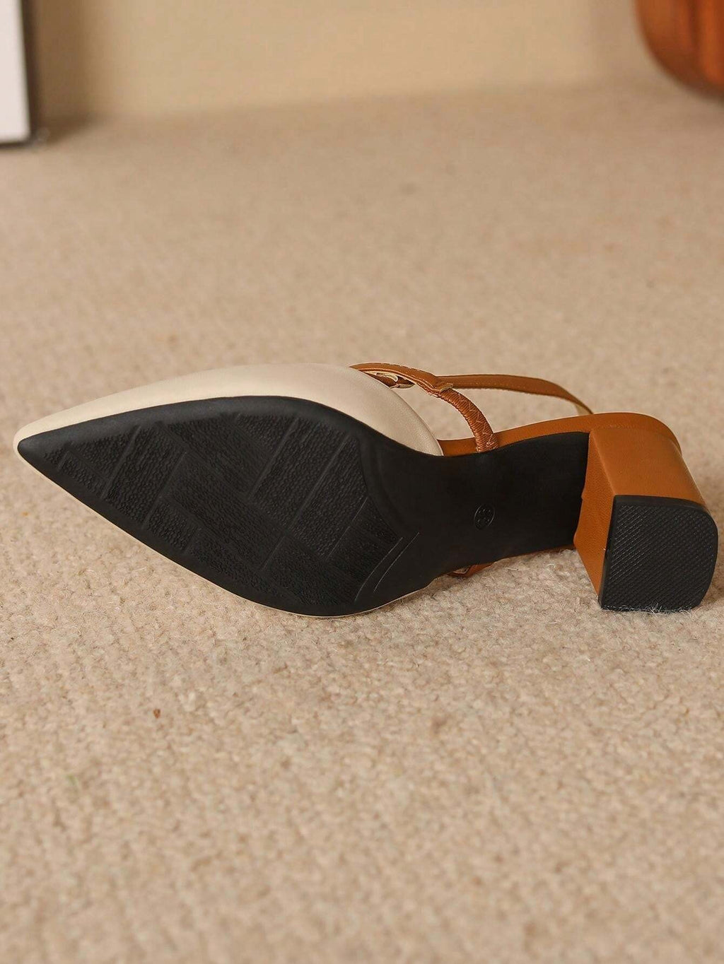 Chic Pointed Heels